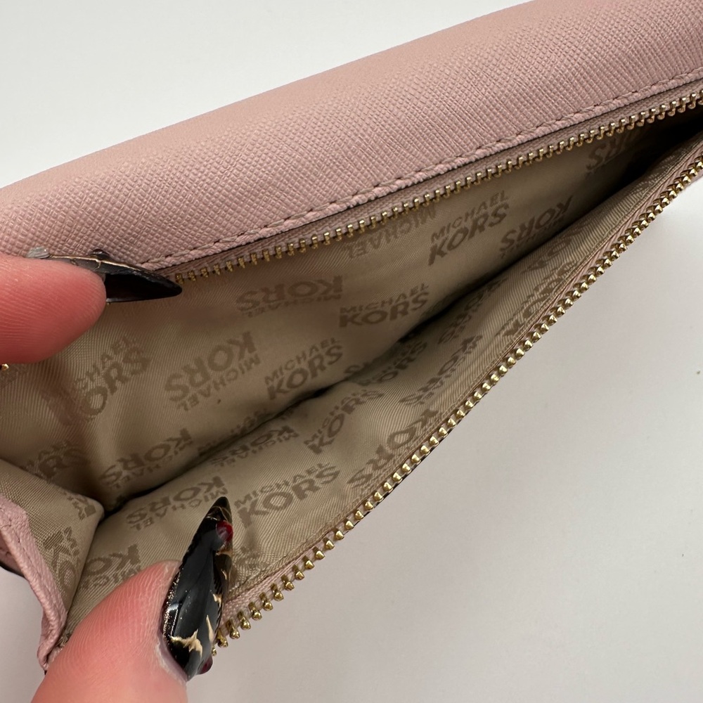 GIVEAWAY Michael Kors Blush Pink Wallet with Gold Accent - Picture 4 of 8